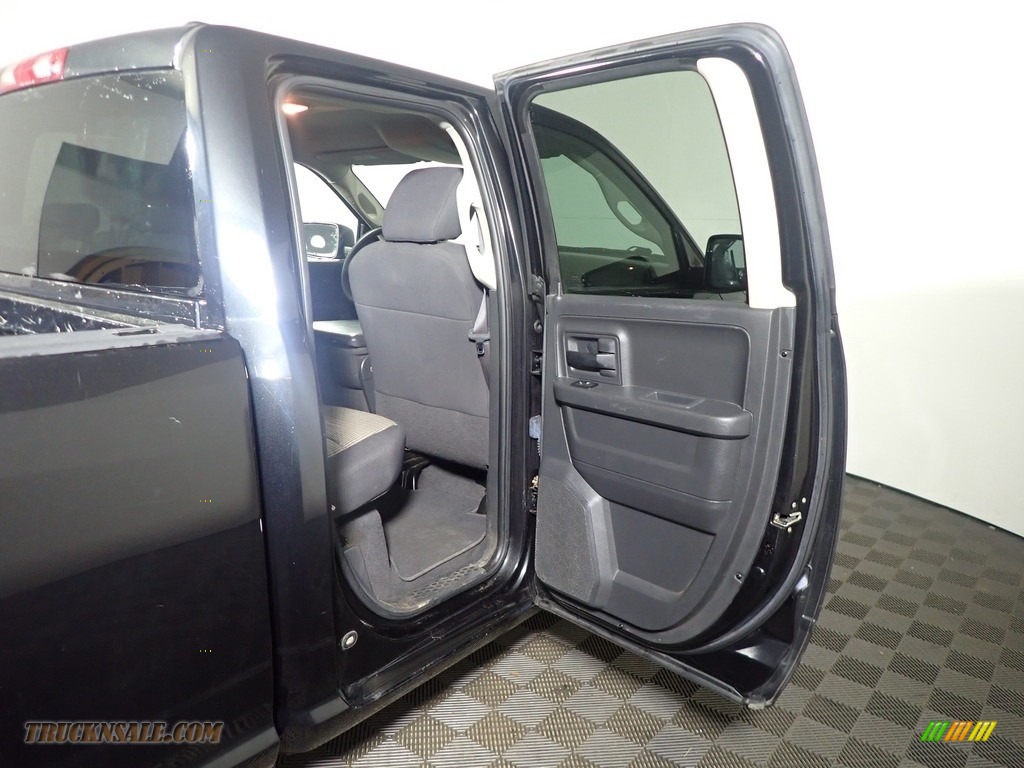 2011 Ram 1500 ST Quad Cab 4x4 - Brilliant Black Crystal Pearl / Dark Slate Gray/Medium Graystone photo #32