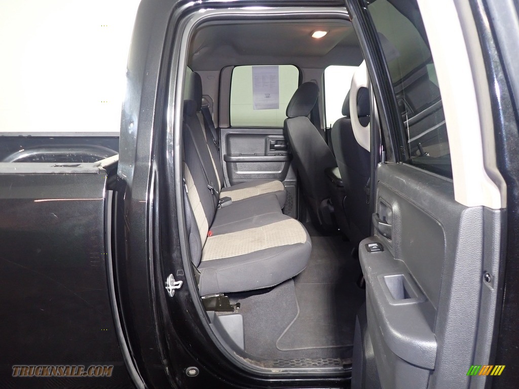 2011 Ram 1500 ST Quad Cab 4x4 - Brilliant Black Crystal Pearl / Dark Slate Gray/Medium Graystone photo #33