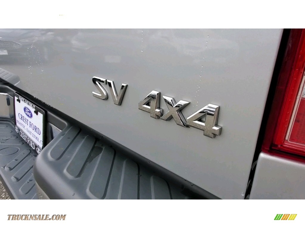 2018 Frontier SV King Cab 4x4 - Brilliant Silver / Graphite photo #9