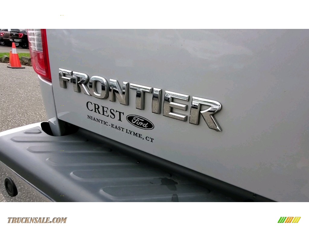 2018 Frontier SV King Cab 4x4 - Brilliant Silver / Graphite photo #10
