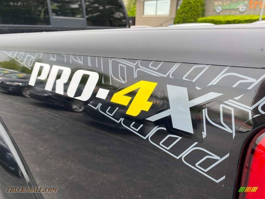 2019 Frontier Pro-4X Crew Cab 4x4 - Midnight Black / Graphite/Steel photo #43