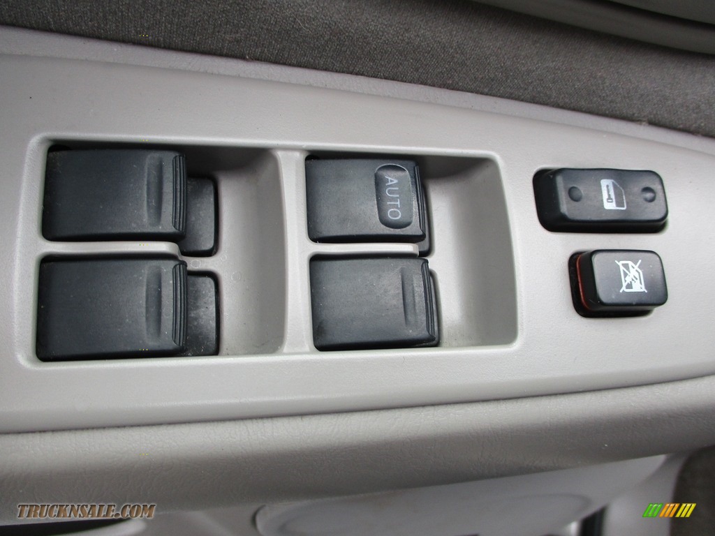2005 Tundra SR5 Double Cab 4x4 - Silver Sky Metallic / Dark Gray photo #9
