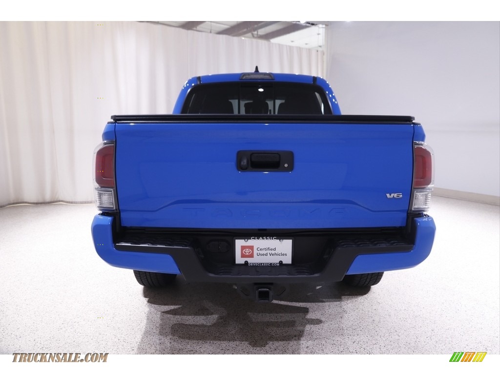 2020 Tacoma TRD Sport Double Cab 4x4 - Voodoo Blue / TRD Cement/Black photo #17