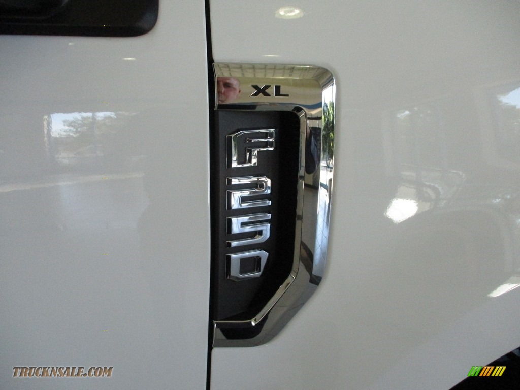 2020 F250 Super Duty XL Regular Cab 4x4 - Oxford White / Medium Earth Gray photo #7