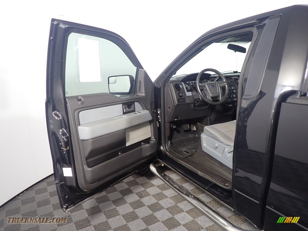 2014 F150 XL Regular Cab 4x4 - Tuxedo Black / Steel Grey photo #18