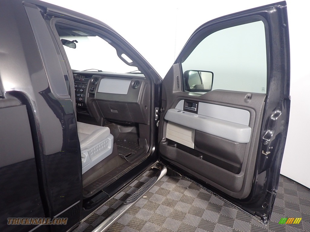 2014 F150 XL Regular Cab 4x4 - Tuxedo Black / Steel Grey photo #31