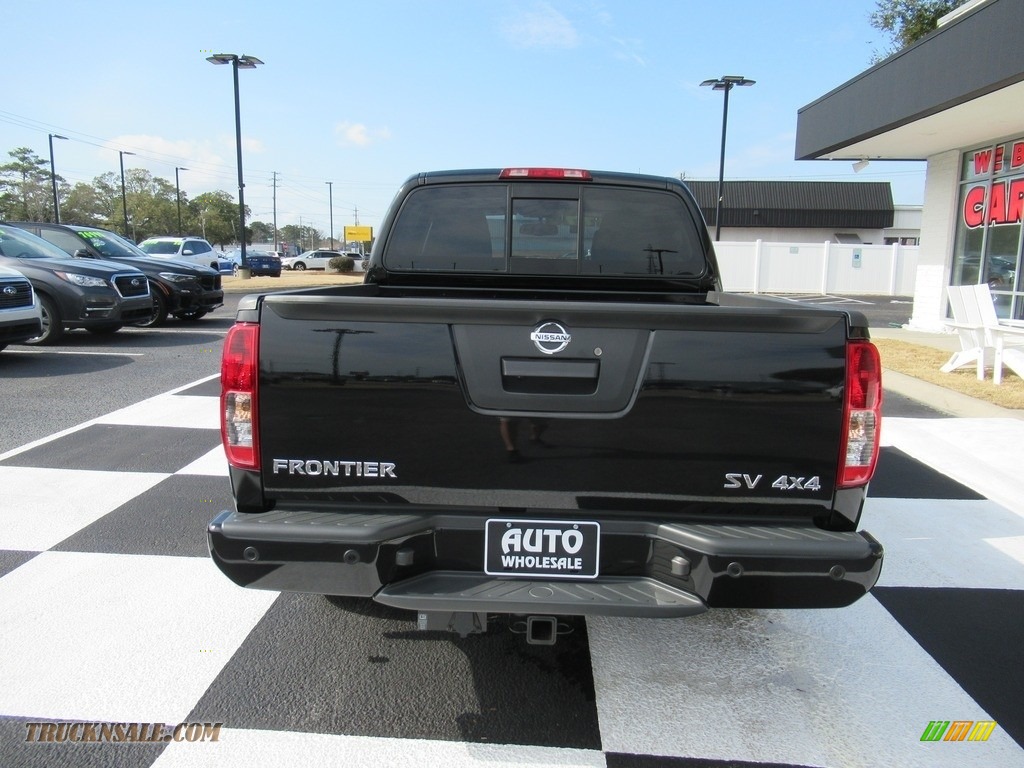 2021 Frontier SV Crew Cab 4x4 - Magnetic Black Pearl / Steel photo #4