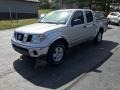 Nissan Frontier SE Crew Cab 4x4 Radiant Silver photo #2