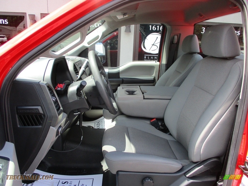 2020 F250 Super Duty XLT Regular Cab 4x4 - Race Red / Medium Earth Gray photo #14