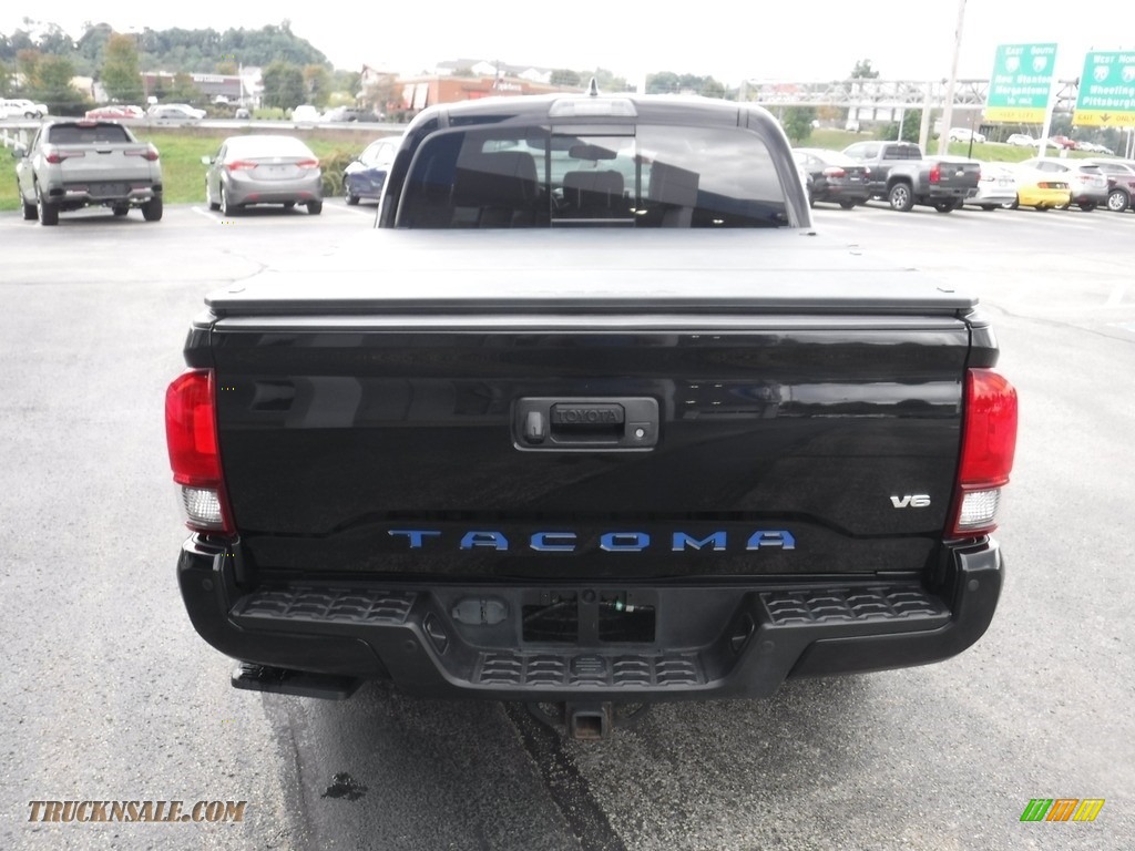 2018 Tacoma TRD Sport Double Cab 4x4 - Midnight Black Metallic / Black photo #10
