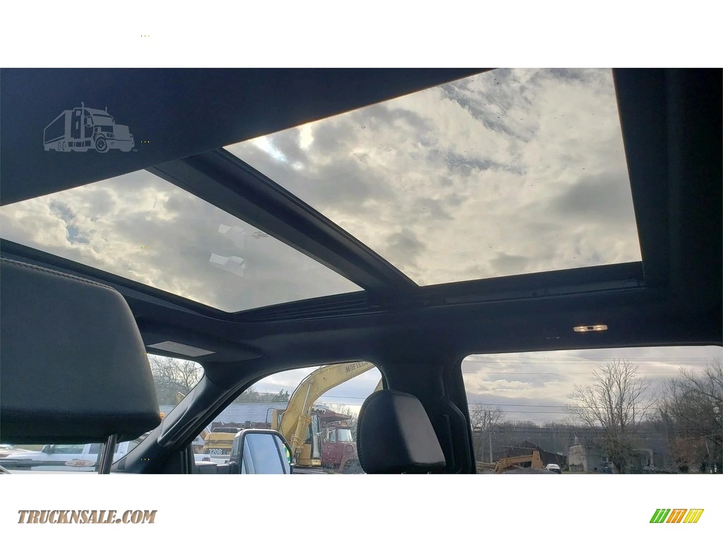 2022 F450 Super Duty Lariat Crew Cab 4x4 Chassis - Carbonized Gray Metallic / Black photo #3