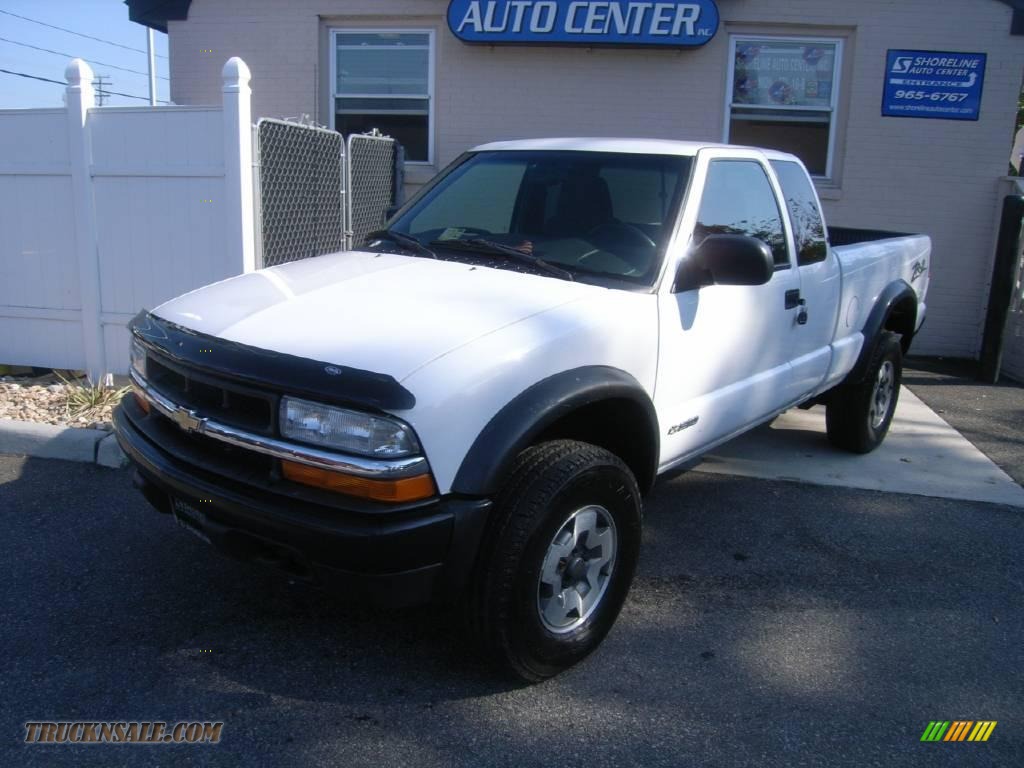 2001 S10 ZR2 Extended Cab 4x4 - Summit White / Graphite photo #3