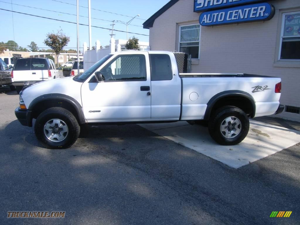2001 S10 ZR2 Extended Cab 4x4 - Summit White / Graphite photo #4