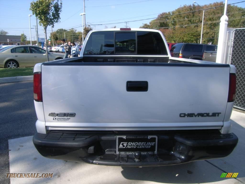 2001 S10 ZR2 Extended Cab 4x4 - Summit White / Graphite photo #6