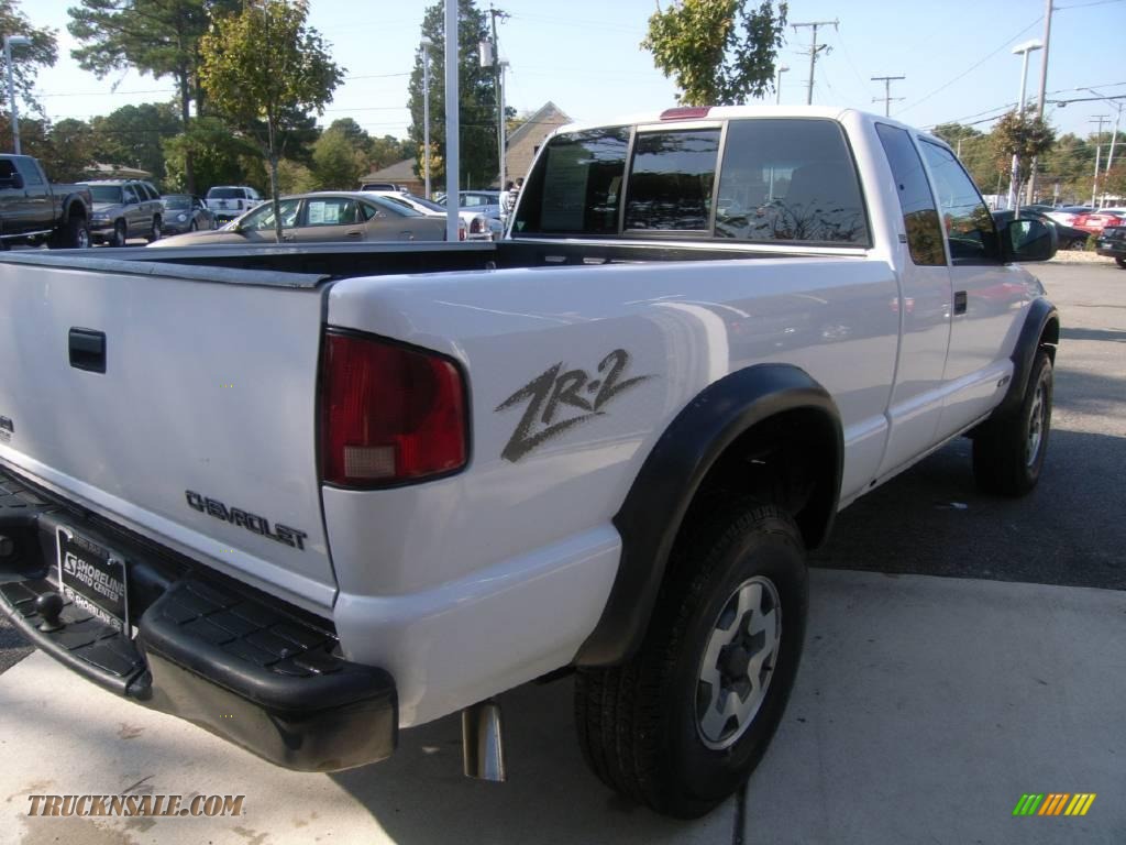 2001 S10 ZR2 Extended Cab 4x4 - Summit White / Graphite photo #8