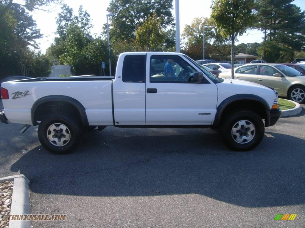 2001 S10 ZR2 Extended Cab 4x4 - Summit White / Graphite photo #9