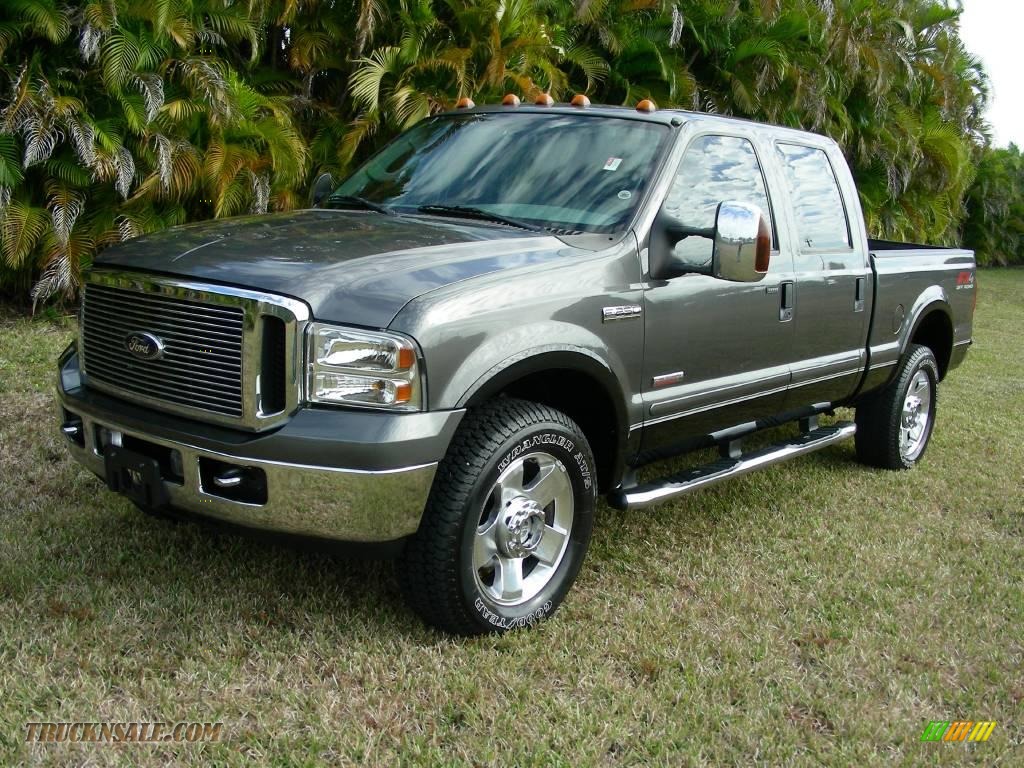 2006 Ford F250 Super Duty Lariat Crew Cab 4x4 in Dark Shadow Gray