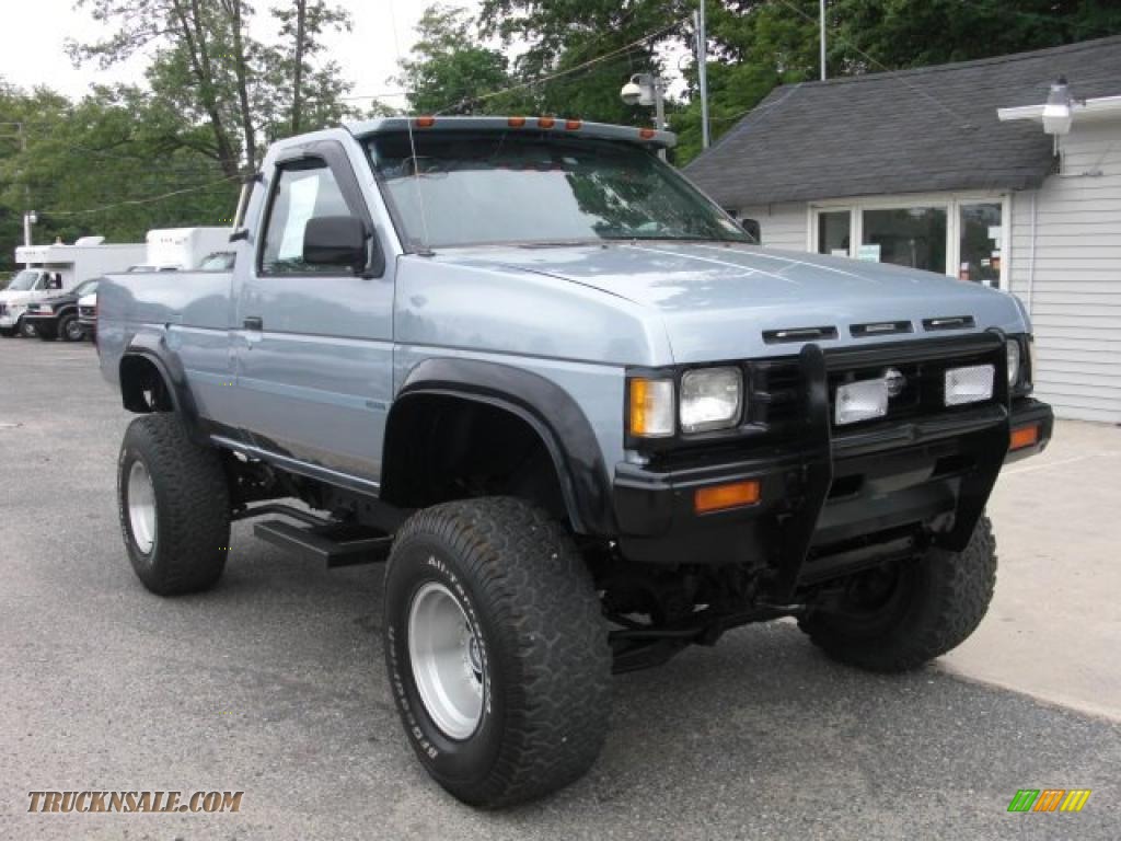 1990 Hardbody Truck Regular Cab 4x4 - Winter Blue Metallic / Gray photo #2