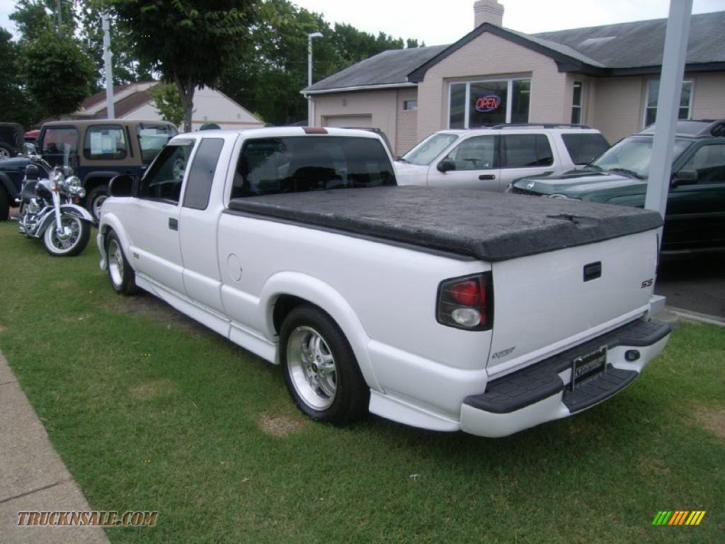 2002 S10 LS Extended Cab - Summit White / Graphite photo #3