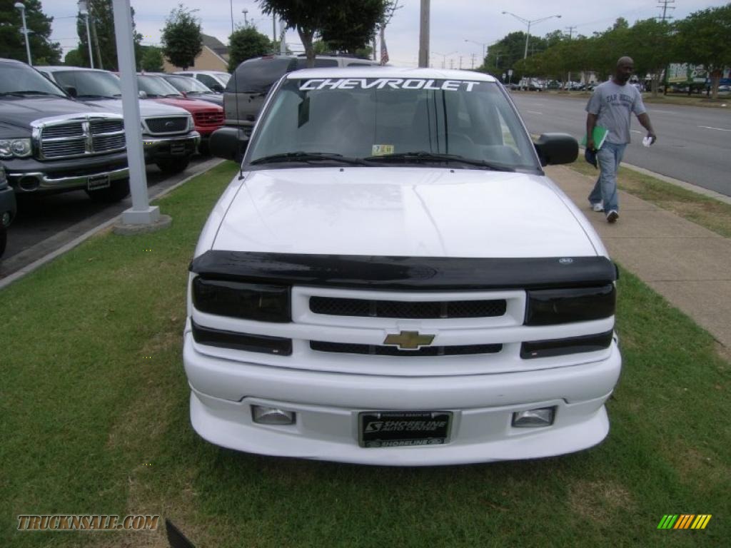 2002 S10 LS Extended Cab - Summit White / Graphite photo #8