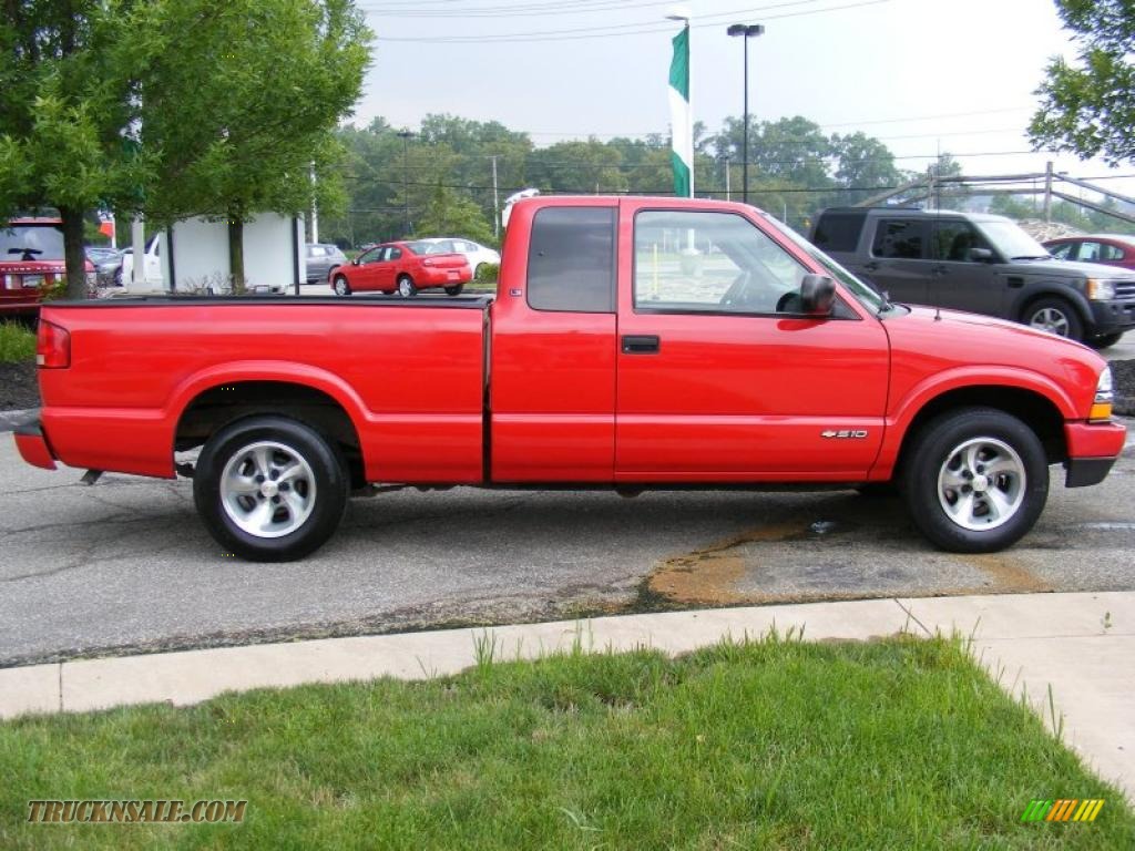 2002 Chevrolet S10 LS Extended Cab In Victory Red Photo 6 108685