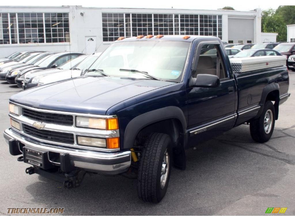 1998 C/K 2500 K2500 Regular Cab 4x4 - Indigo Blue Metallic / Beige photo #1