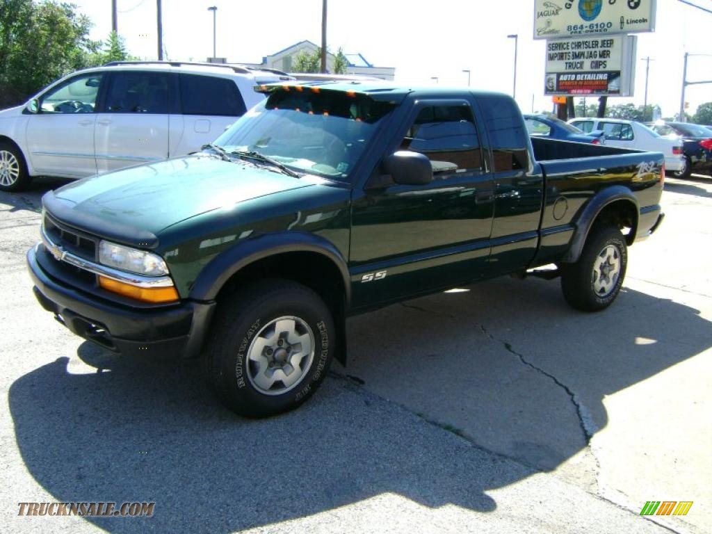 2002 S10 ZR2 Extended Cab 4x4 - Forest Green Metallic / Graphite photo #1