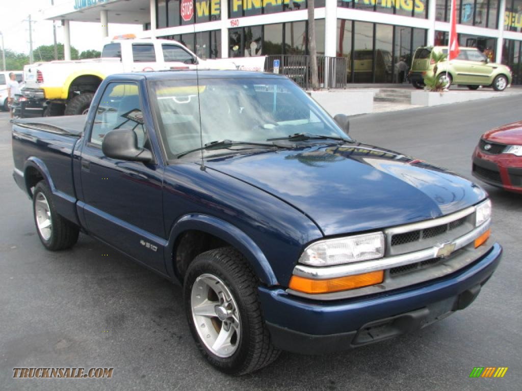 1998 S10 LS Regular Cab - Indigo Blue Metallic / Gray photo #1