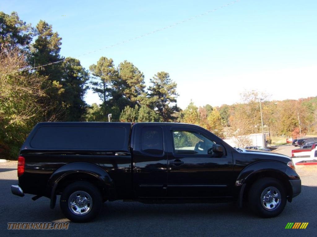 2006 Frontier XE King Cab - Super Black / Charcoal photo #1