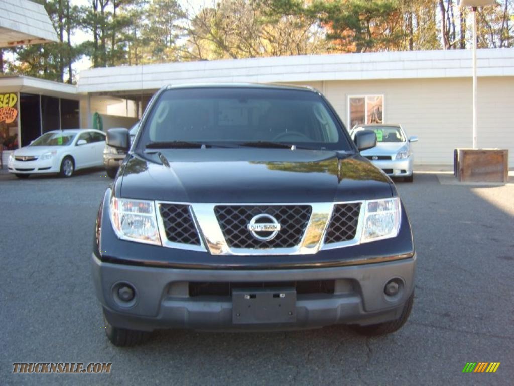 2006 Frontier XE King Cab - Super Black / Charcoal photo #2
