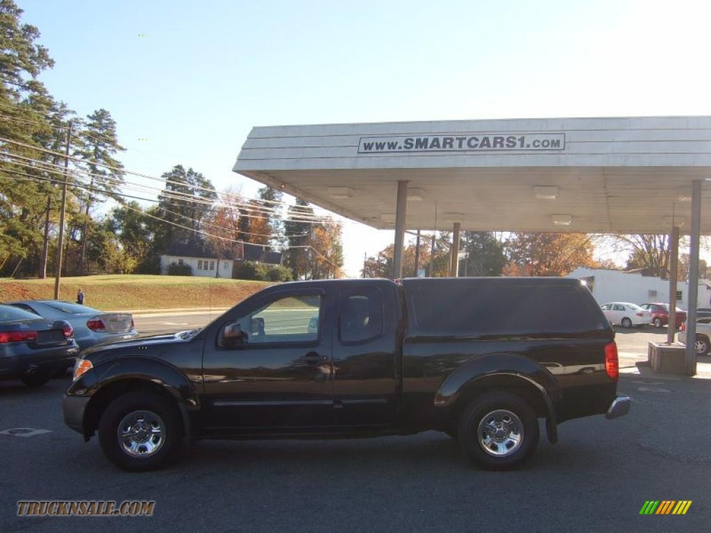2006 Frontier XE King Cab - Super Black / Charcoal photo #3