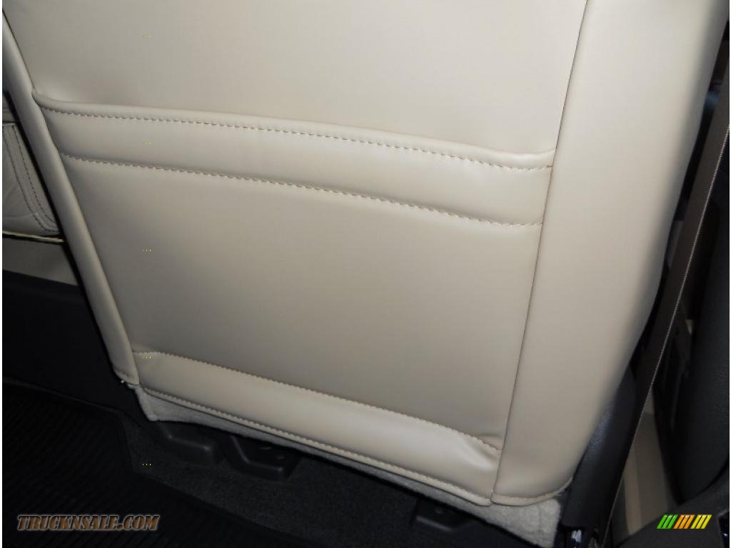 2011 F250 Super Duty Lariat Crew Cab 4x4 - White Platinum Metallic Tri-Coat / Adobe Beige photo #24