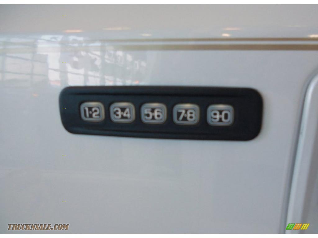 2011 F250 Super Duty Lariat Crew Cab 4x4 - White Platinum Metallic Tri-Coat / Adobe Beige photo #30
