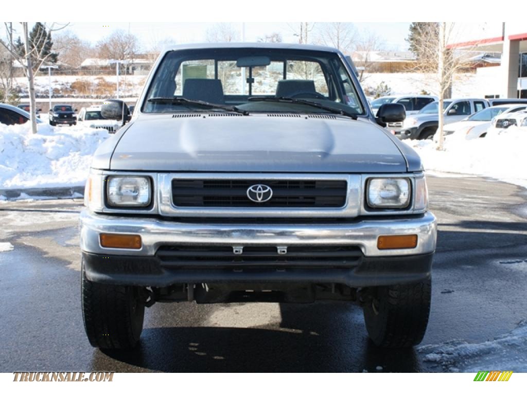 1993 Toyota Pickup Deluxe Regular Cab 4x4 in Silver Metallic photo #6