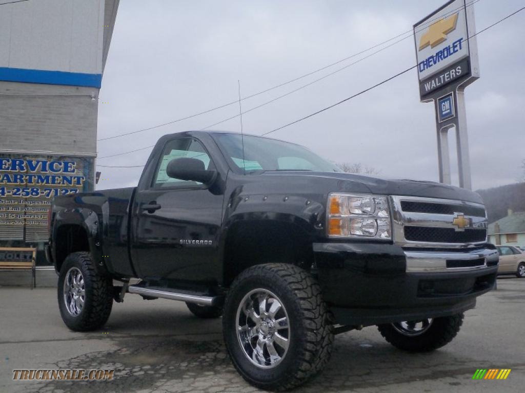 2011 Chevrolet Silverado 1500 LS Regular Cab 4x4 in Black photo #3