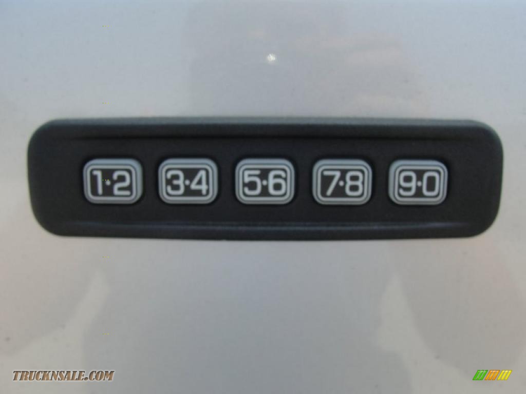 2011 F350 Super Duty XLT Crew Cab 4x4 Dually - Ingot Silver Metallic / Steel photo #17