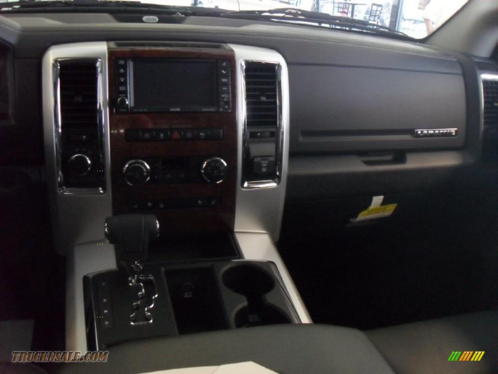 2011 Ram 1500 Laramie Quad Cab 4x4 - Brilliant Black Crystal Pearl / Dark Slate Gray photo #19