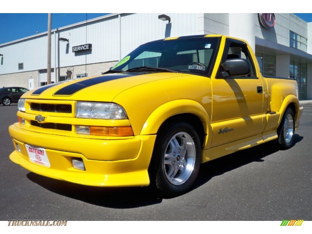 2003 S10 Xtreme Regular Cab - Yellow / Graphite photo #2
