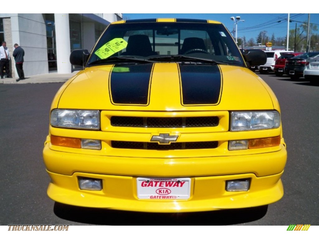 2003 S10 Xtreme Regular Cab - Yellow / Graphite photo #3