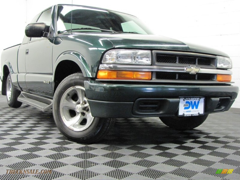 2001 S10 LS Extended Cab - Forest Green Metallic / Medium Gray photo #1