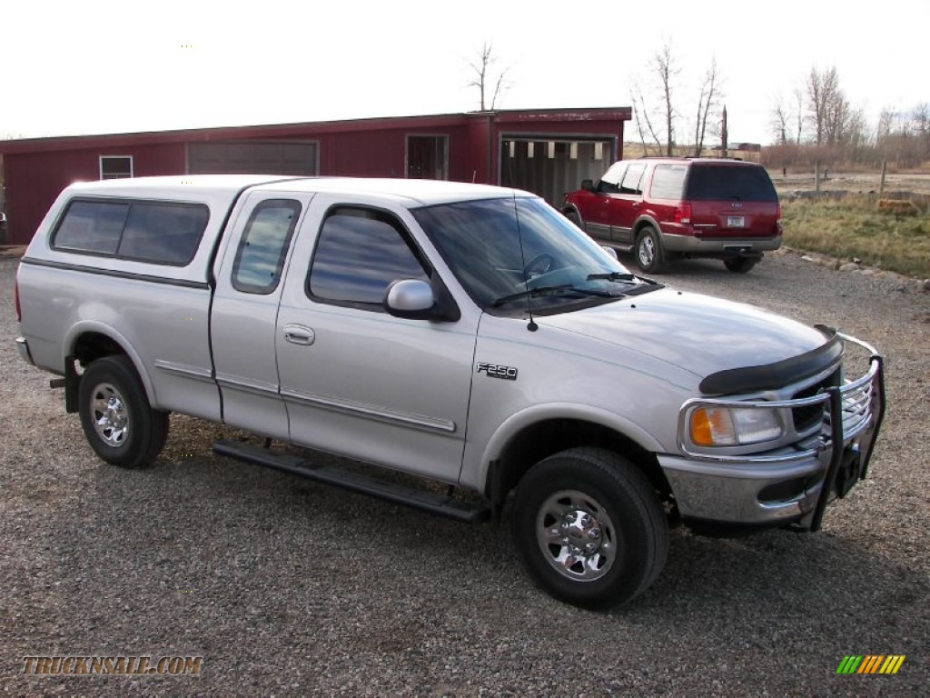 Silver Frost Pearl Metallic / Medium Graphite Ford F250 XLT Extended Cab 4x4