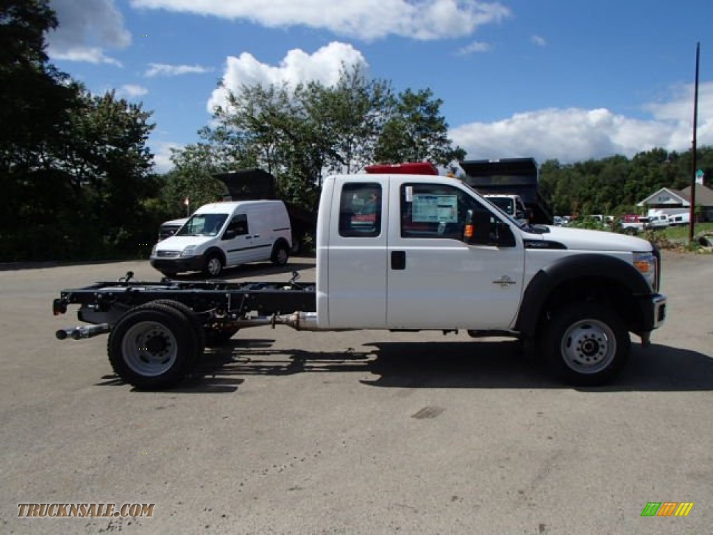 Oxford White / Steel Ford F550 Super Duty XL SuperCab 4x4 Chassis