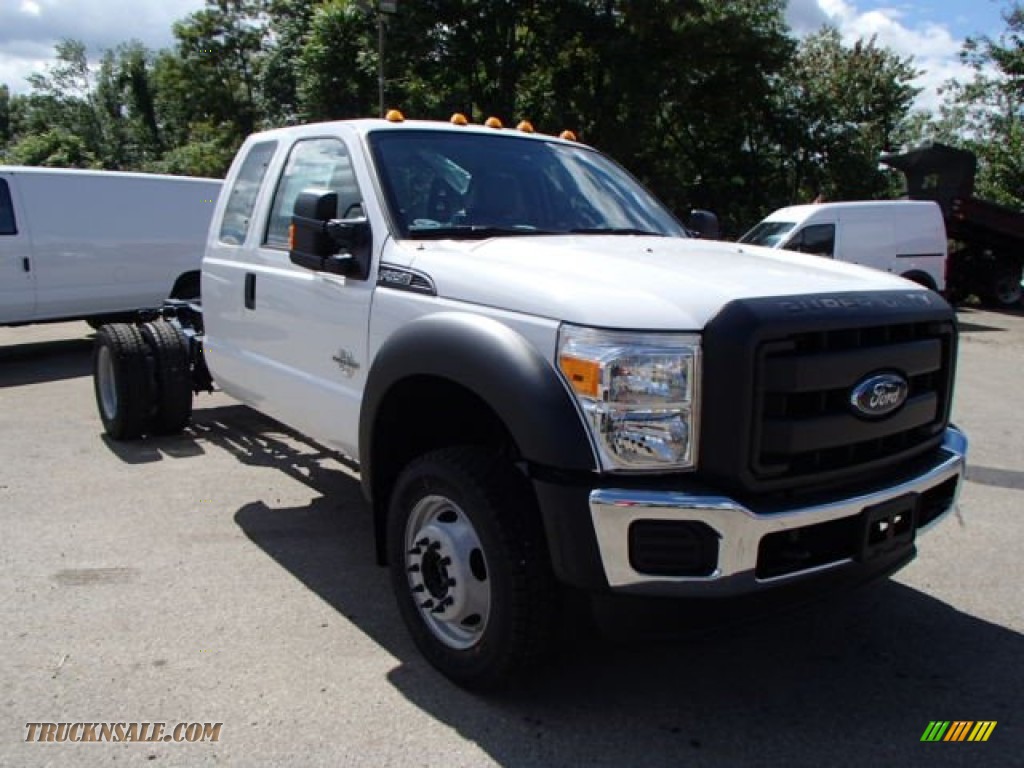 2014 F550 Super Duty XL SuperCab 4x4 Chassis - Oxford White / Steel photo #2