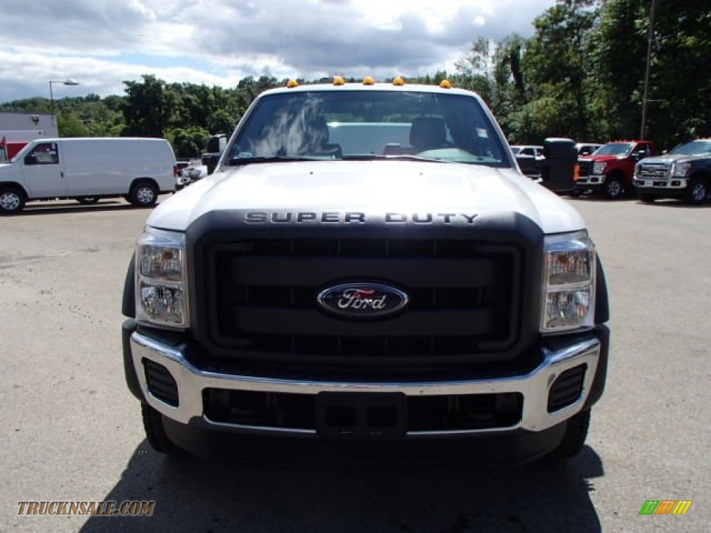 2014 F550 Super Duty XL SuperCab 4x4 Chassis - Oxford White / Steel photo #3