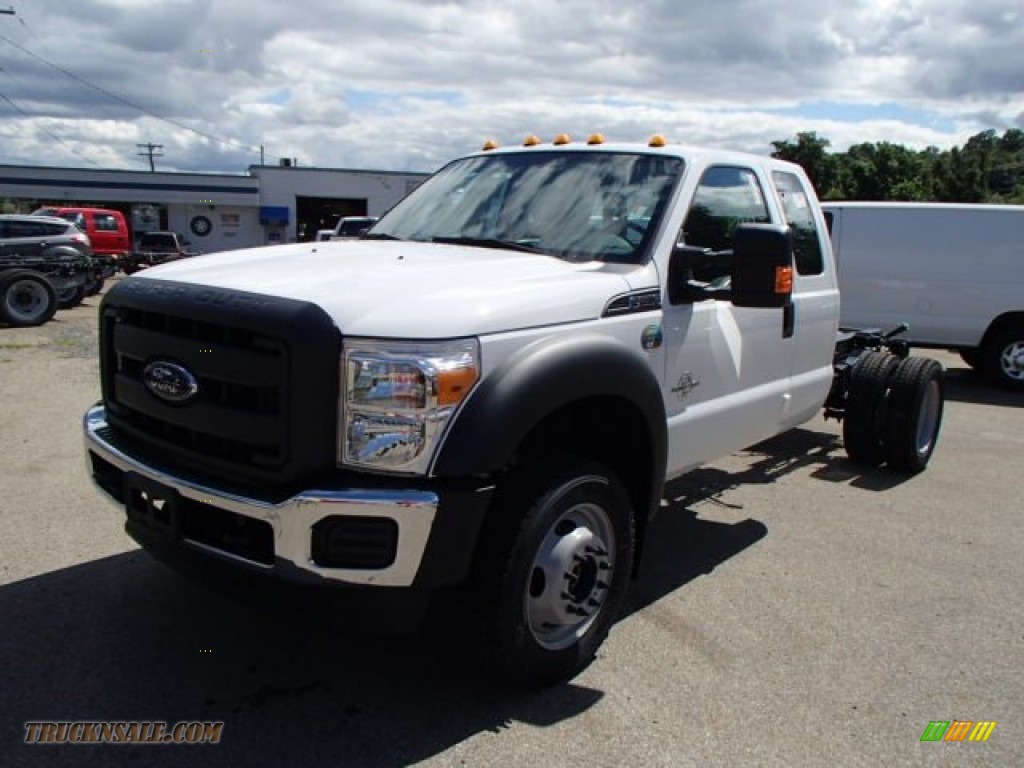 2014 F550 Super Duty XL SuperCab 4x4 Chassis - Oxford White / Steel photo #4