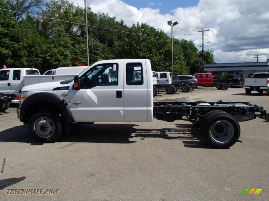2014 F550 Super Duty XL SuperCab 4x4 Chassis - Oxford White / Steel photo #5