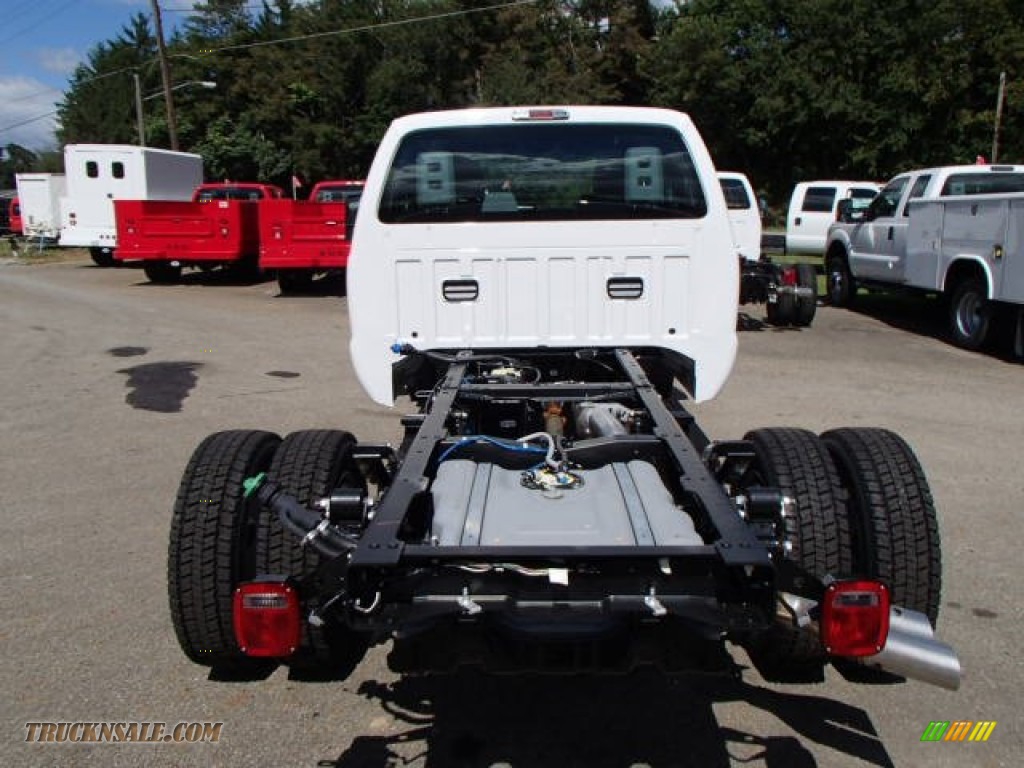 2014 F550 Super Duty XL SuperCab 4x4 Chassis - Oxford White / Steel photo #7