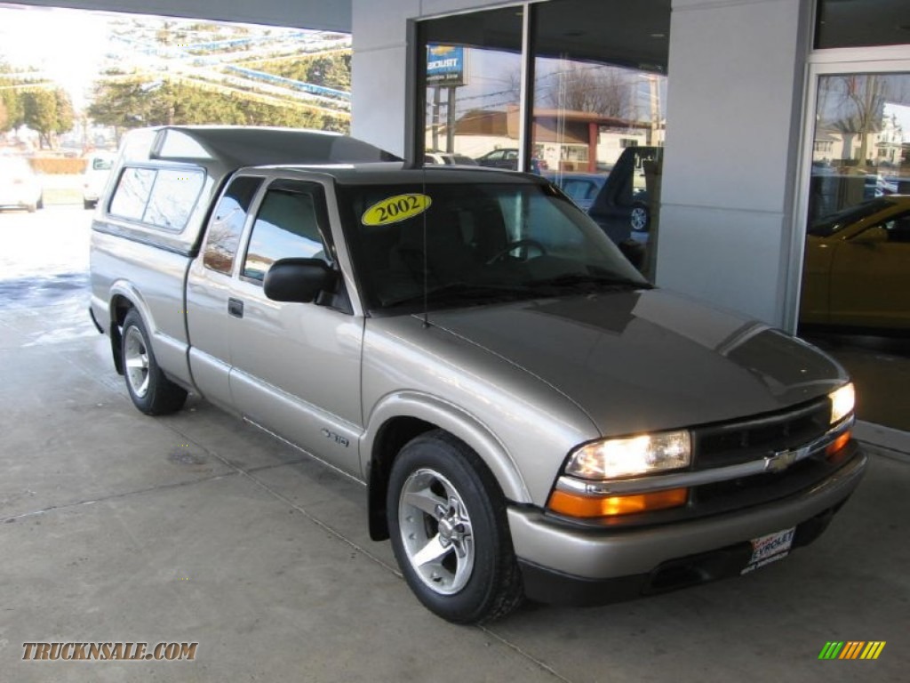 2002 S10 LS Extended Cab - Light Pewter Metallic / Graphite photo #1