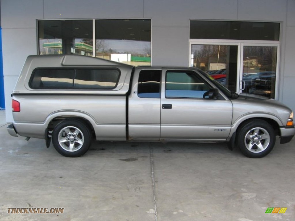 2002 S10 LS Extended Cab - Light Pewter Metallic / Graphite photo #2