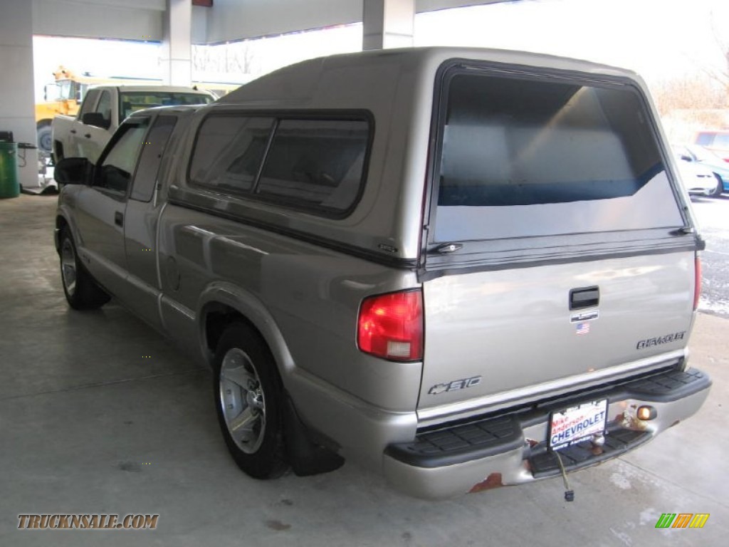 2002 S10 LS Extended Cab - Light Pewter Metallic / Graphite photo #3